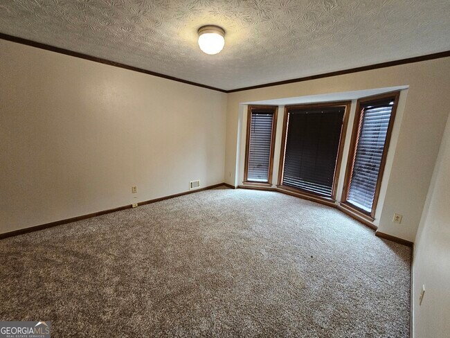 Building Photo - 5525 Wedgewood Ct SW