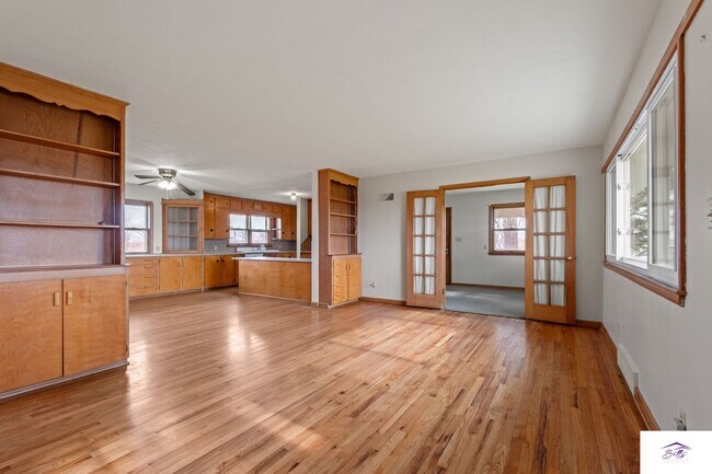 Building Photo - AVAILABLE NOW!