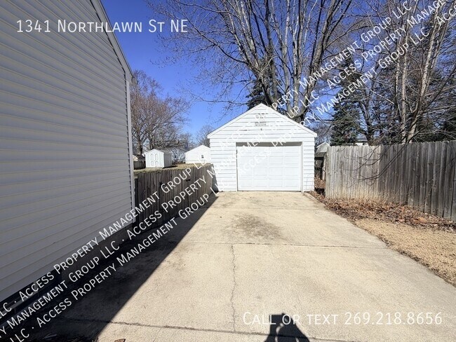 Building Photo - 1341 Northlawn St NE