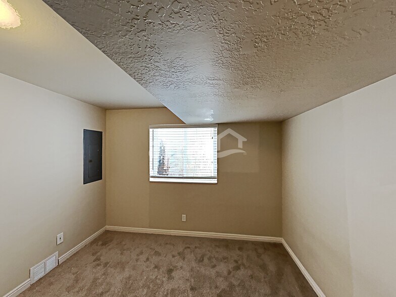 Building Photo - 125 S 150 W
