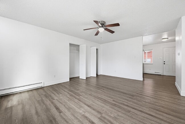 Building Photo - $1,395.95 2-bed, 1-bath, located in Denver with a washer and dryer.