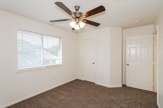 Building Photo - 1331 Blackheath Ct
