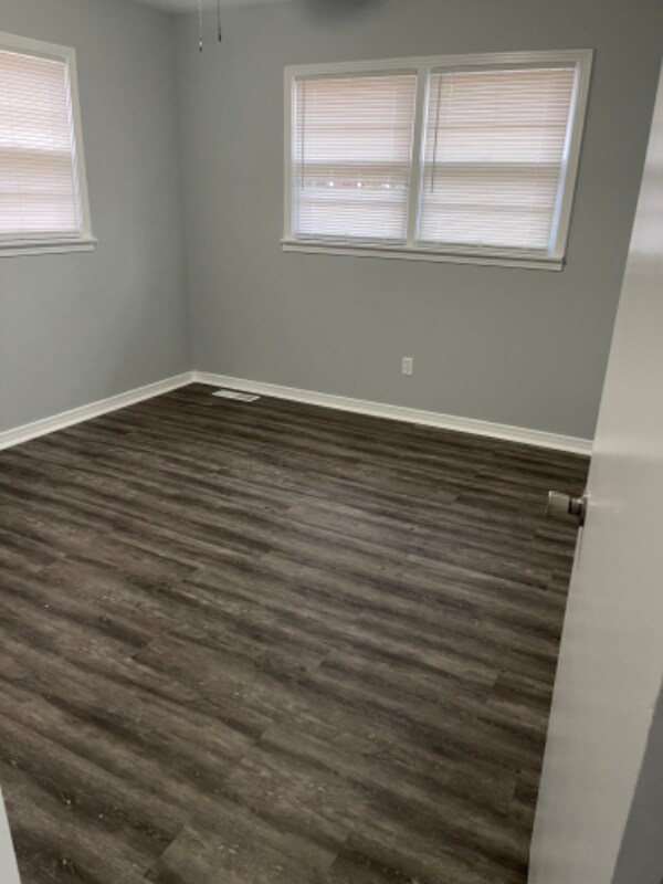 Building Photo - 2040 Alpine Dr