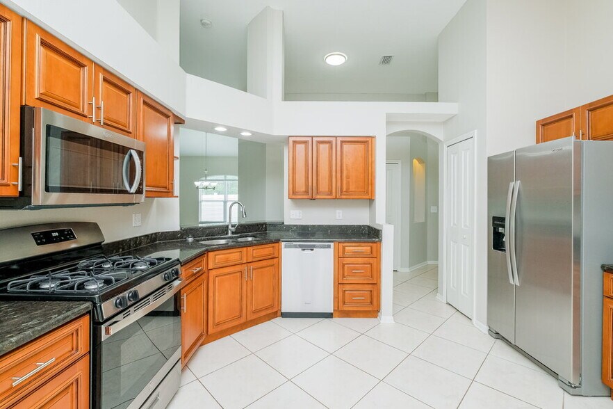 Building Photo - 1046 Crimson Clover Ln