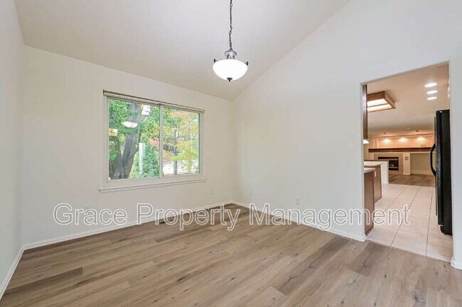 Building Photo - 10376 Dunsford Dr