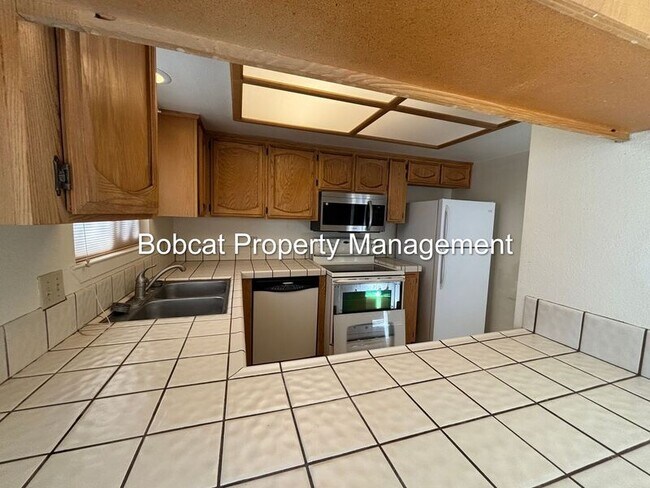 Building Photo - 1420 Douglas Ave