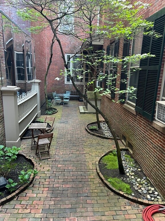 Building Photo - 31 Branch St