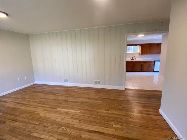 Building Photo - 18 Mountain Rd