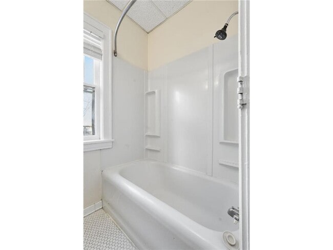 Building Photo - 2545 Garfield Ave