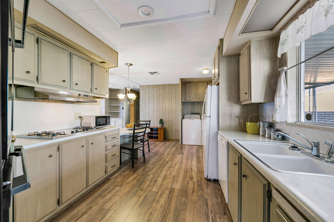 Building Photo - 39345 Moronga Canyon Dr