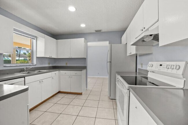 Building Photo - 4128 Chestnut Ave