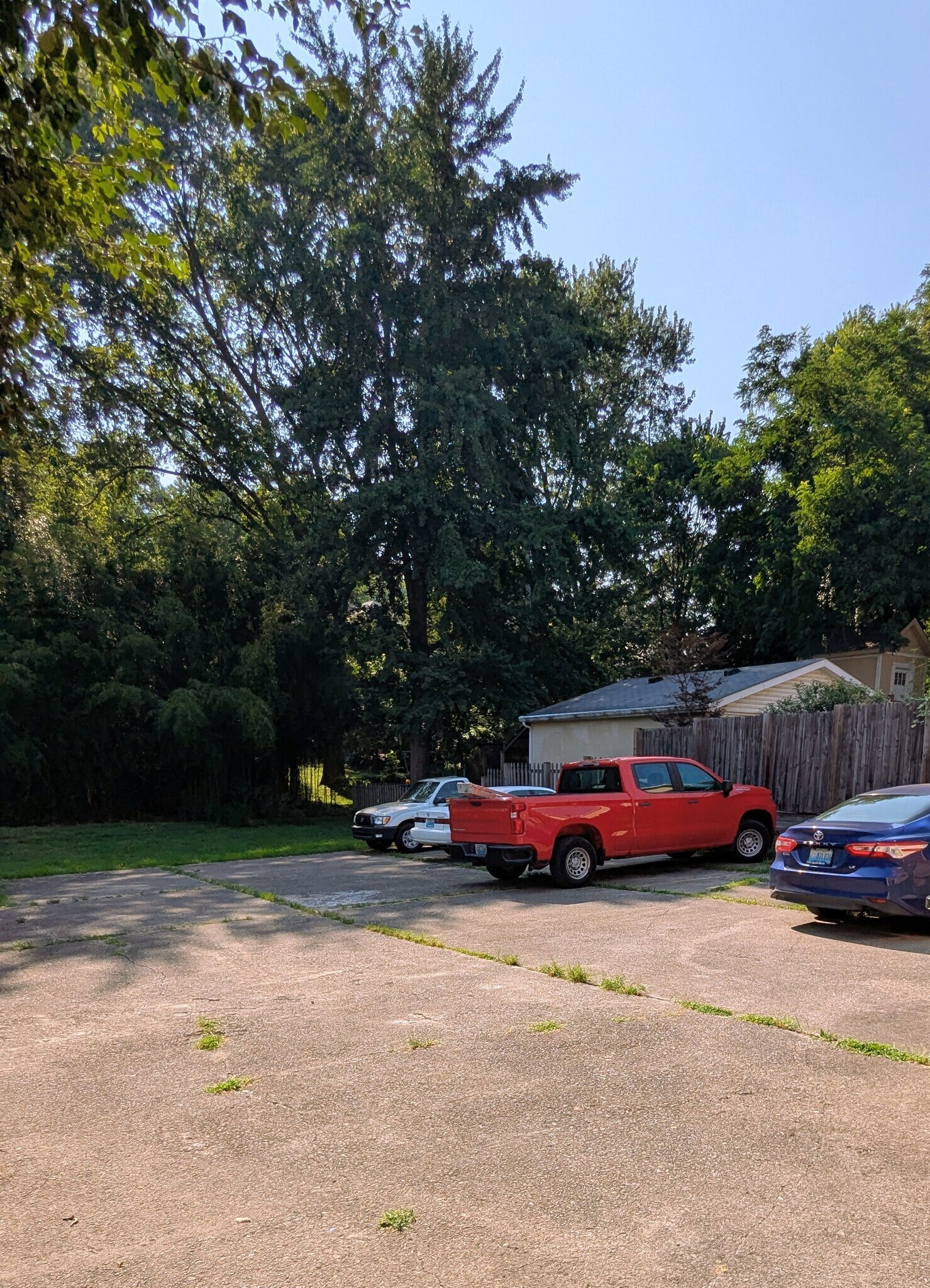 Building Photo - 302 Crescent Ct