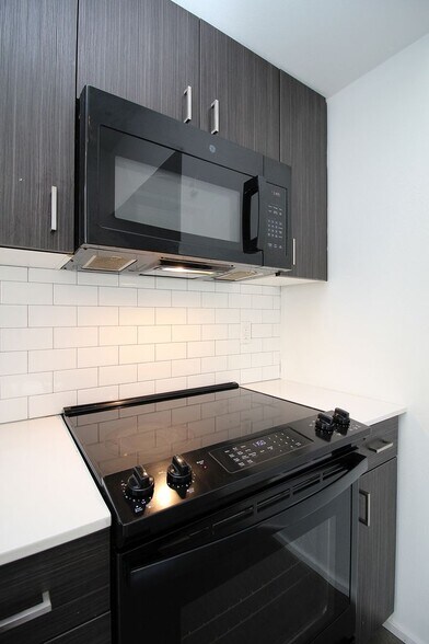 Building Photo - 1611 N Rosa Parks Way