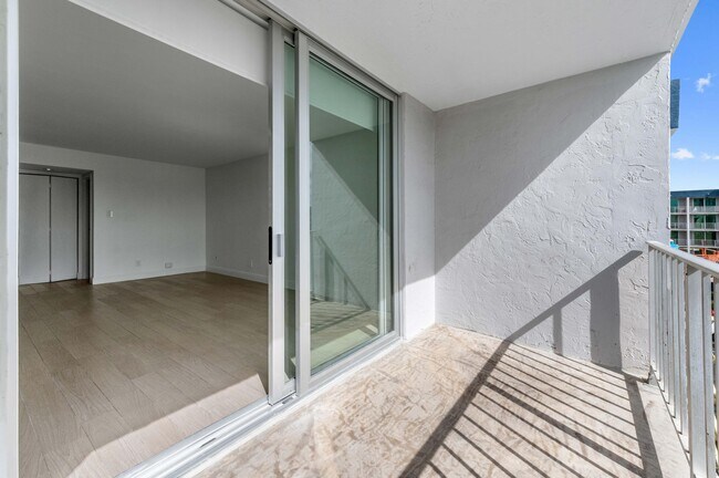 Building Photo - 16546 NE 26th Ave