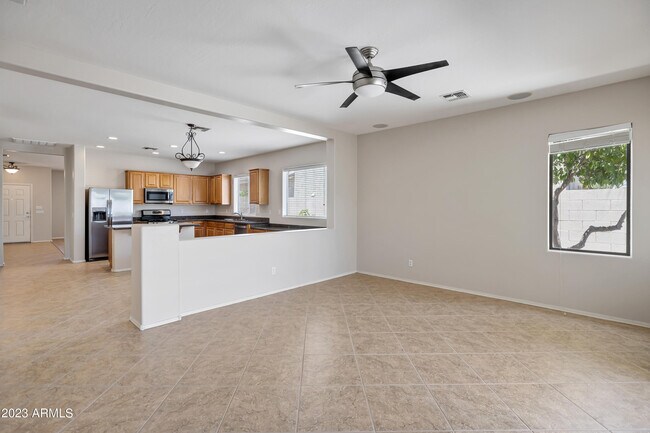 Building Photo - 3255 E Castanets Dr