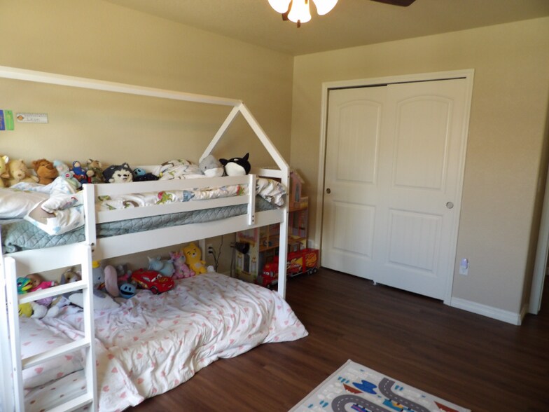 Building Photo - 6127 Journey Dr
