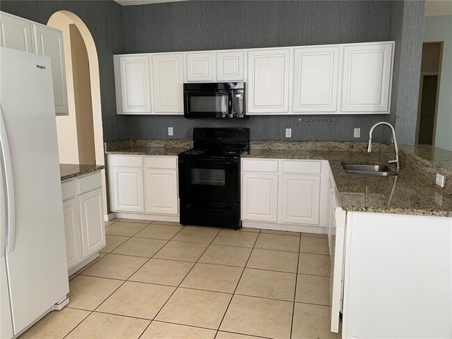 Building Photo - 12685 Enclave Dr