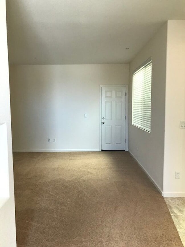 Building Photo - Two Story Home in Natomas, 3 bd/2.5ba, 2 c...