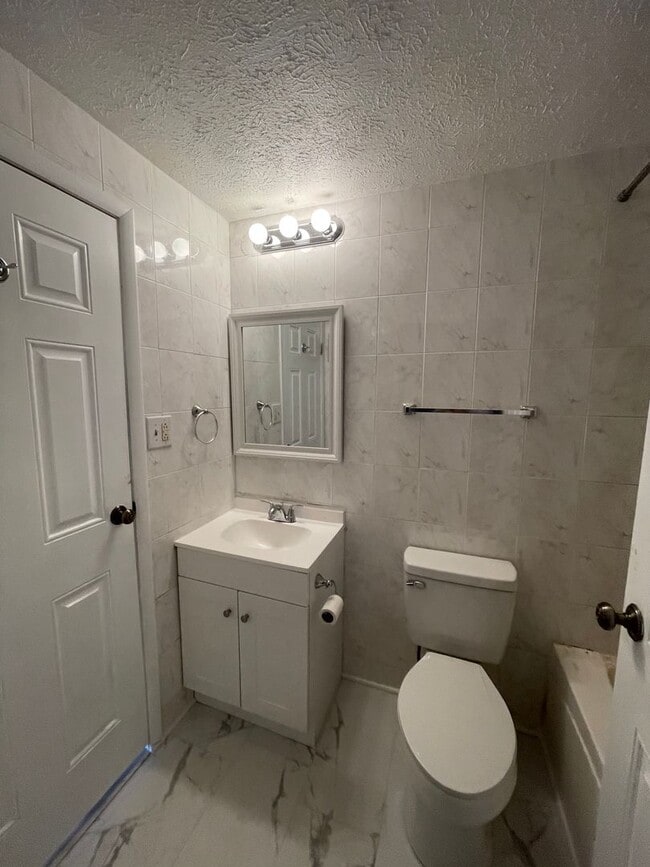 Building Photo - Hopewell - 2Br Condo - Independence Square