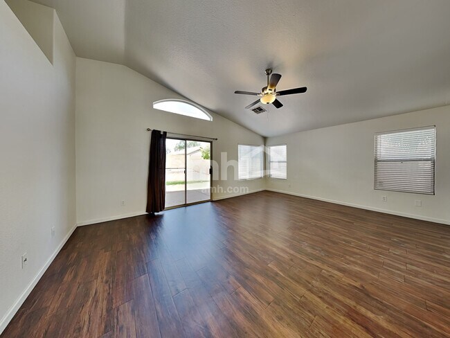 Building Photo - 1272 W Lark Dr