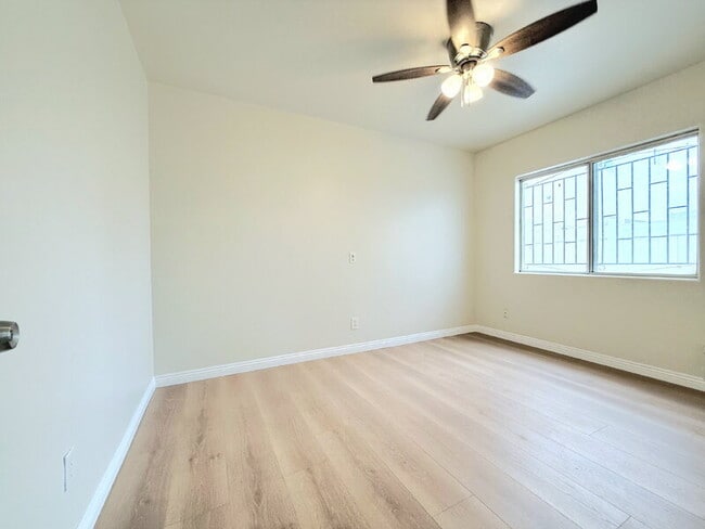 Building Photo - 1325 W 58th St