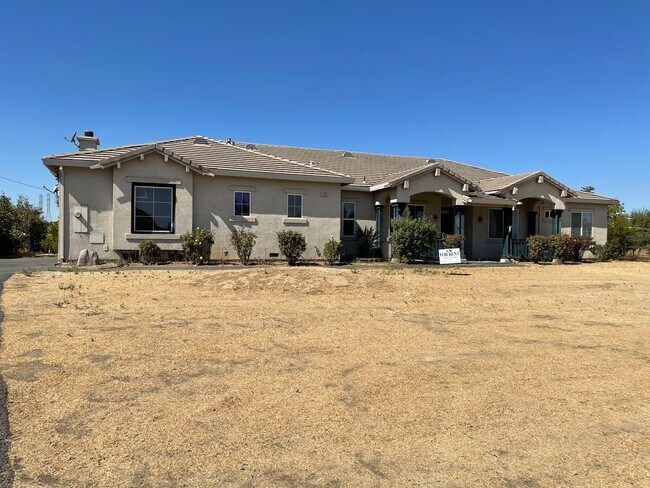 Building Photo - 5-Bedroom, 3-Bathroom Home for Rent on 1-A...