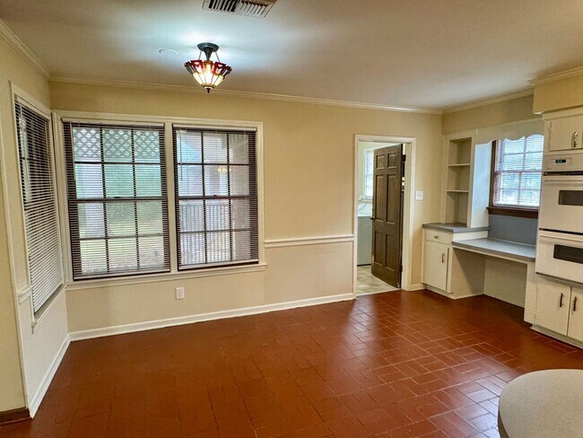 Building Photo - Gorgeous Interiors in this BONUS SPACE + 4 Bedroom  2 Bathroom Home!