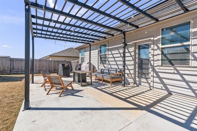 Building Photo - 137 Red Sun Dr