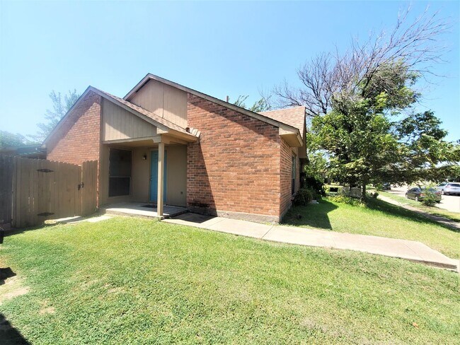 Primary Photo - Welcome to this 3-Bedroom, 2-Bathroom Dupl...