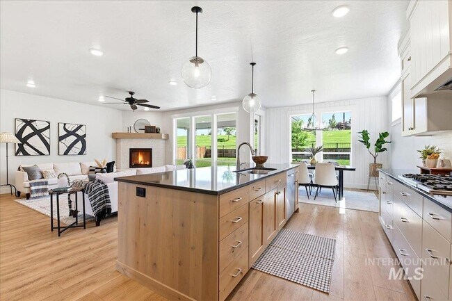 Building Photo - 2374 S Pelion Way