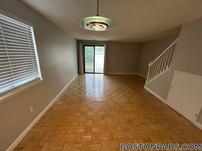 Building Photo - 34 Village Hill Ln