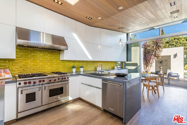 Building Photo - 4014 Colonial Ave