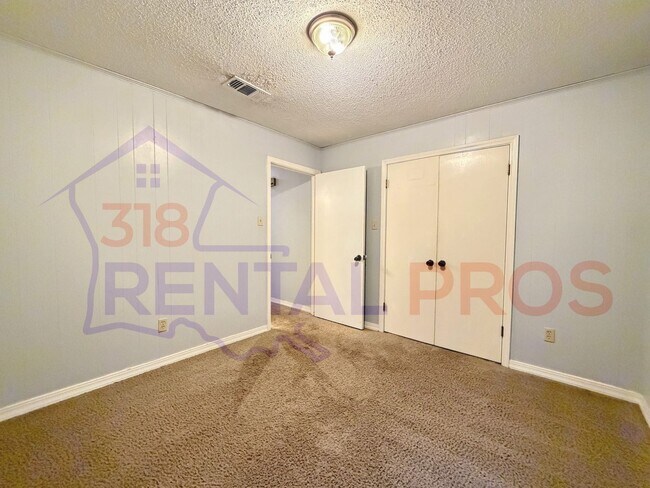 Building Photo - 925/927 Sybil Dr