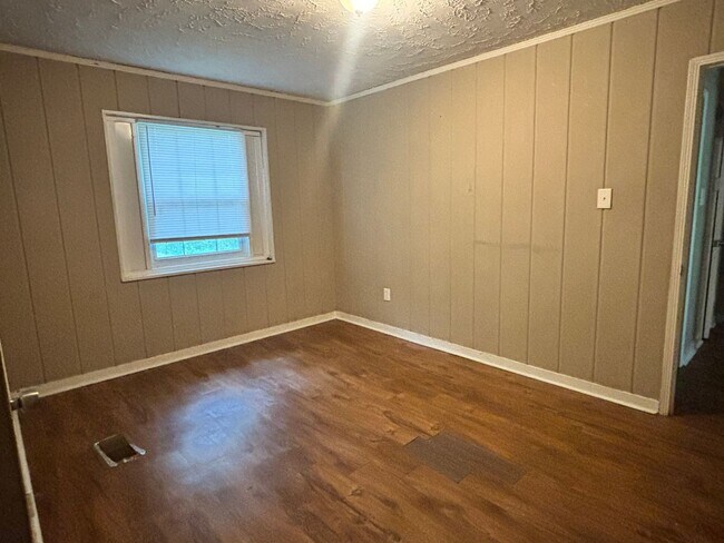 Building Photo - 3084 Oak Forest Dr