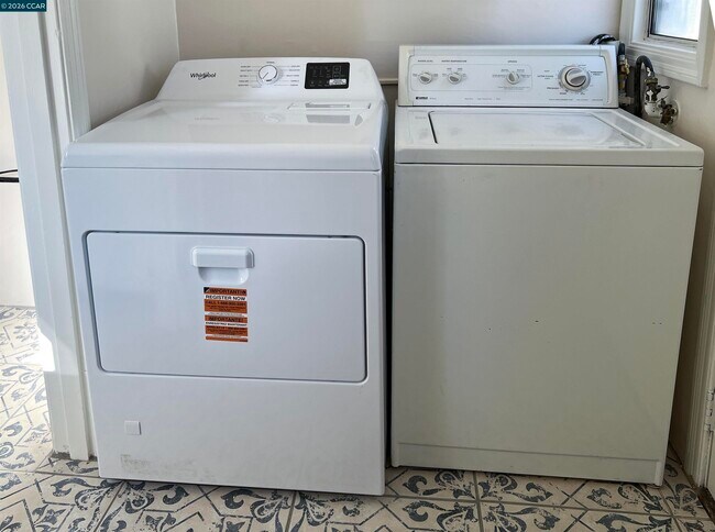 Building Photo - 192 Viewmont Ave