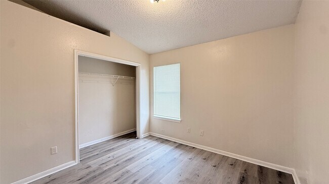 Building Photo - 15821 Ridgecroft Rd