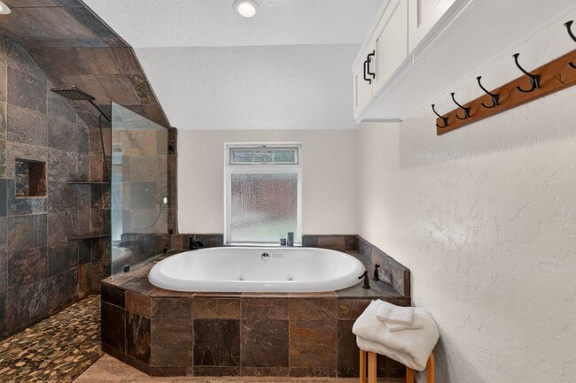 Building Photo - 420 Colusa Pl