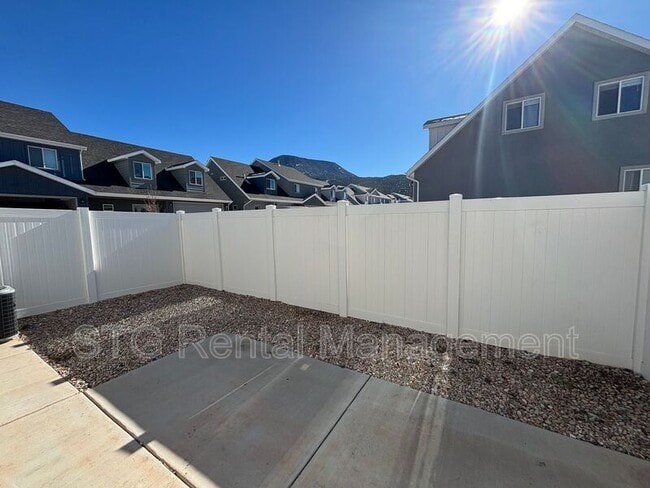 Building Photo - 1509 W Topaz Dr