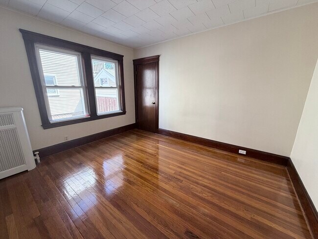 Building Photo - 861 Fellsway