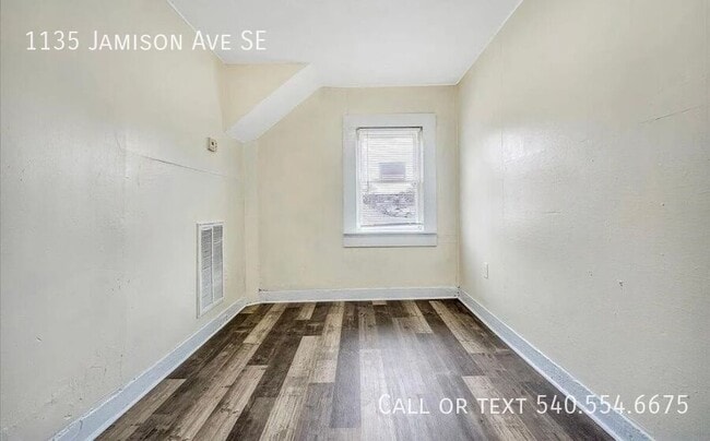 Building Photo - 1135 Jamison Ave SE