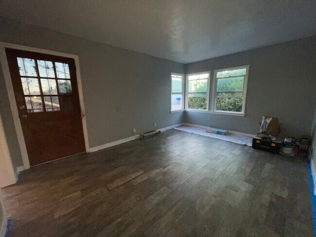 Building Photo - 416 N Rose Ave