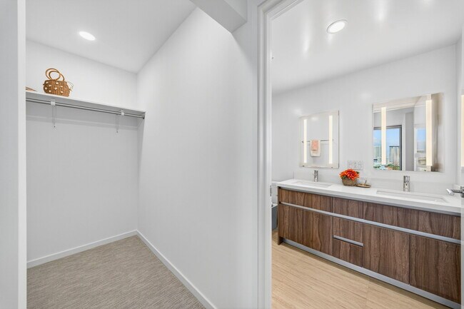 Building Photo - 1515 Liona St