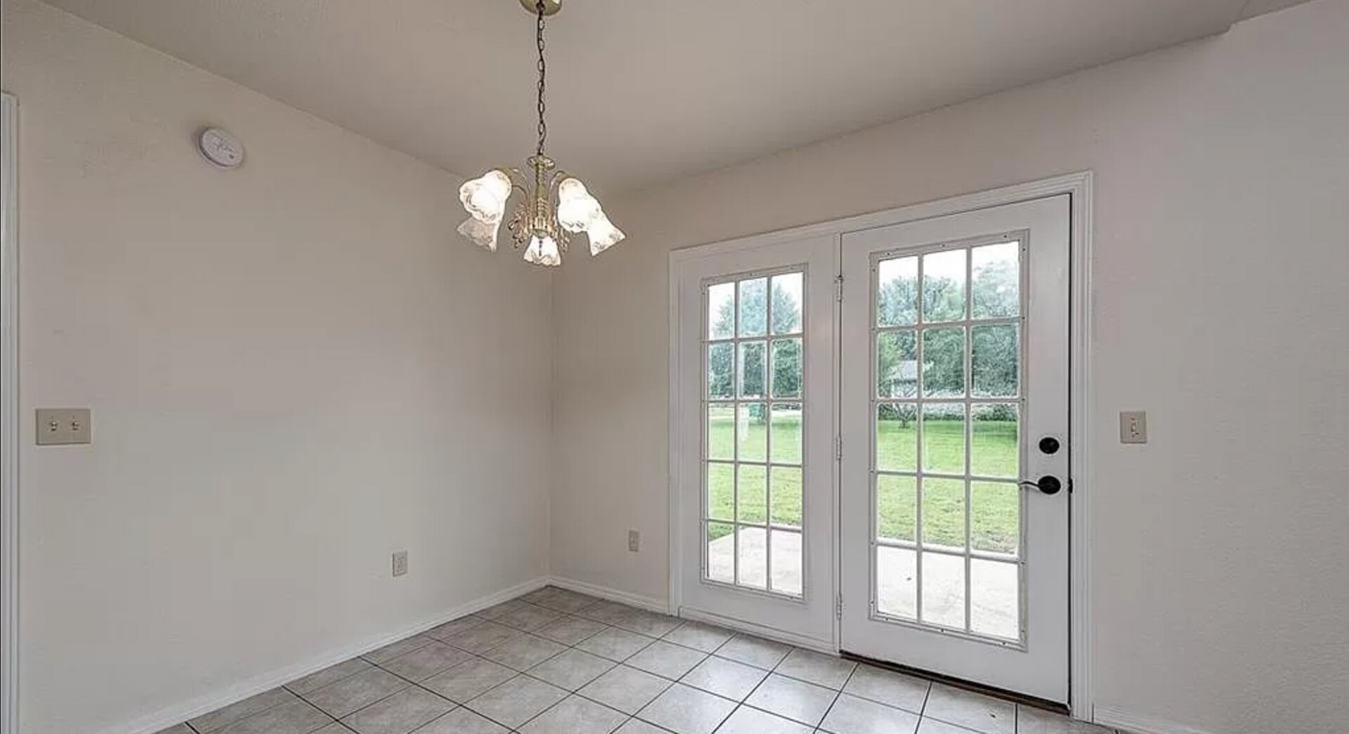Building Photo - 400 Sun Meadow Dr