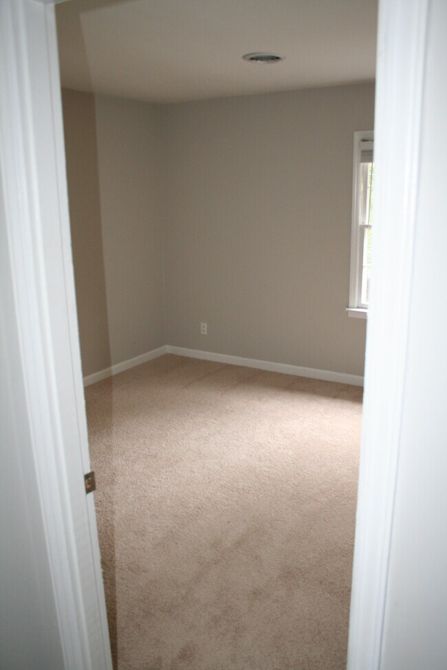 Building Photo - Live at the Center of Modern Conveniences ...