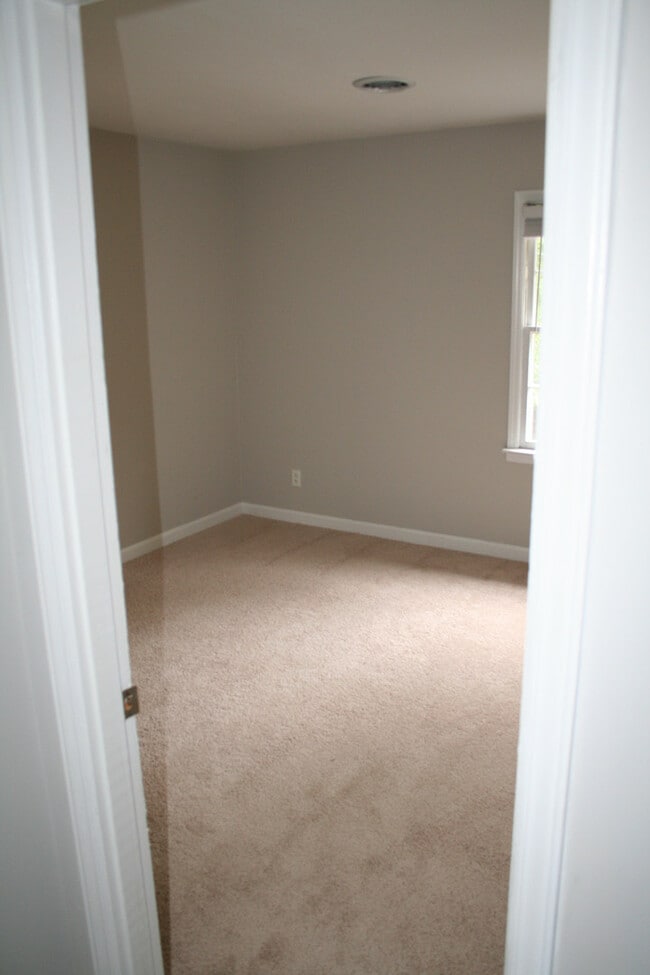 Building Photo - Live at the Center of Modern Conveniences & Entertainment.(500.00 off first full months rent)