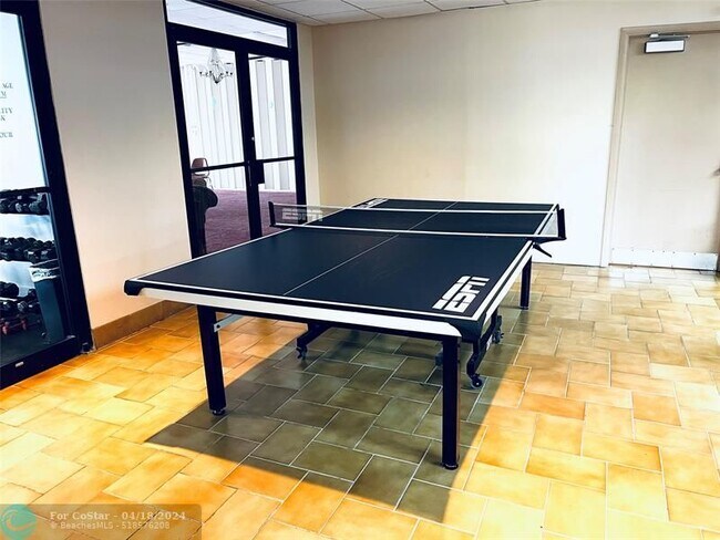 Building Photo - 112 Lake Emerald Dr