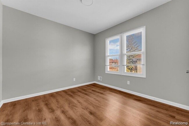 Building Photo - 2508 Clairmount Ave