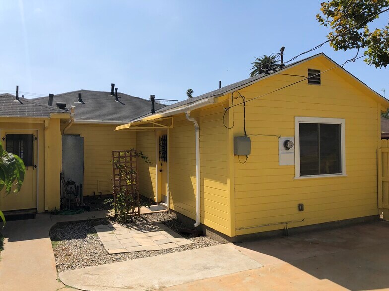 Building Photo - 647 Brooks Ave