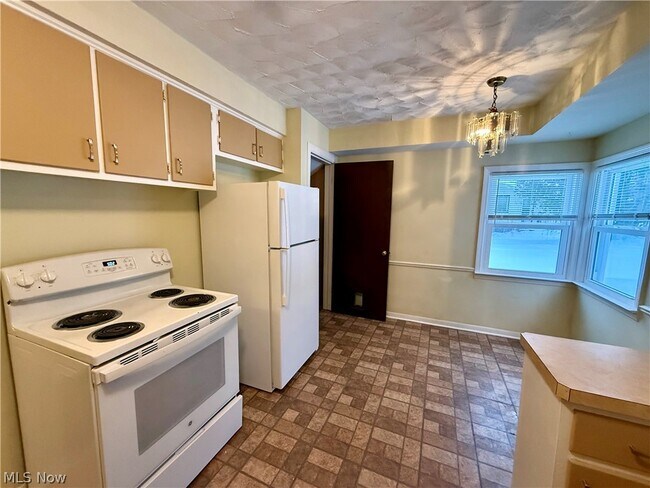 Building Photo - 575 Noble Ave
