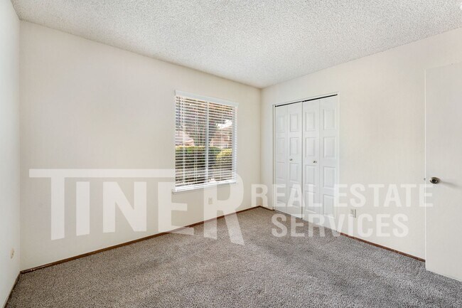 Building Photo - 3000 Nikol St